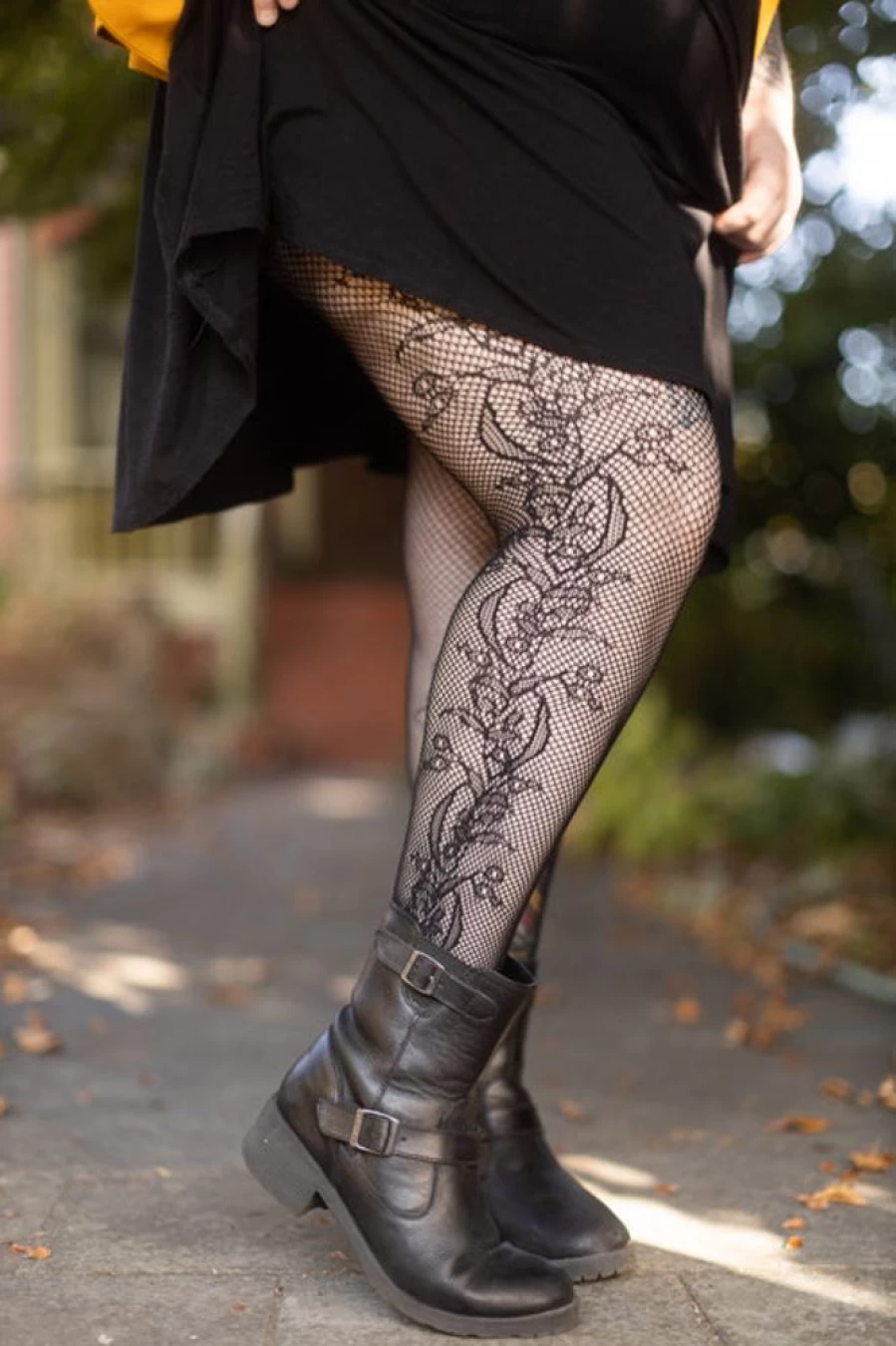 Killer Legs Plus Size Whimsical Floral Lace Net Tights for Women - Stylish Side Insert Design