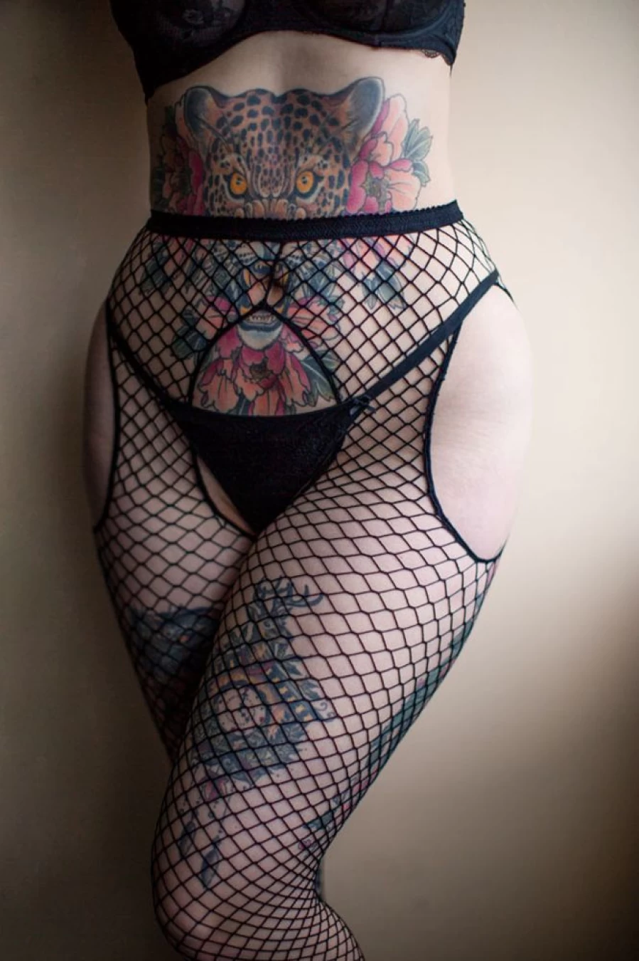 "Leg Avenue Plus Size Industrial Net Suspender Tights for Women - Gothic Fishnet Stockings with Metal Clips"