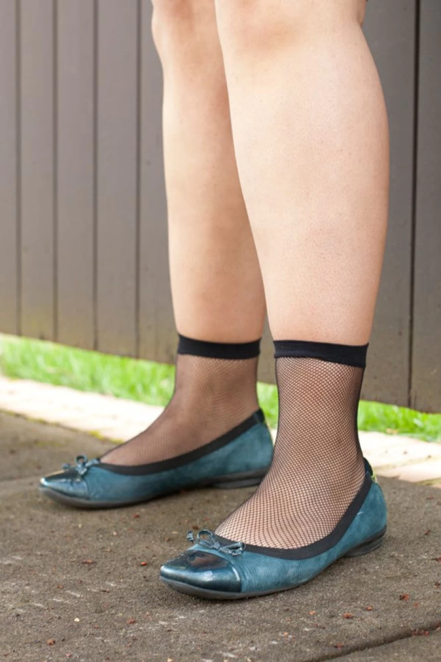 Leg Avenue Fishnet Anklet - Sexy Lace-Up Ankle Bracelet for Women