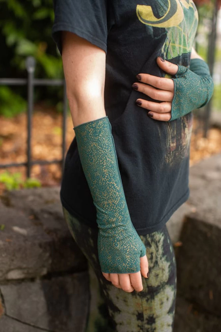 CARAUCCI Reversible Snake Print Arm Warmers - Stylish & Comfortable Hand Sleeves for Women & Men