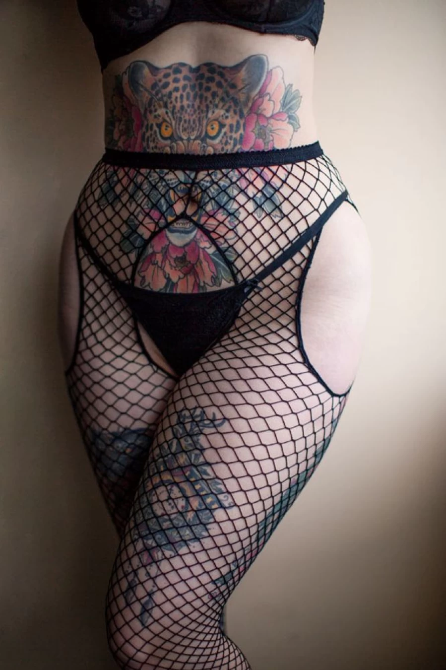 Leg Avenue Plus Size Industrial Net Suspender Tights for Women - Gothic Fishnet Stockings with Metal Clips, Edgy Fashion Hosiery