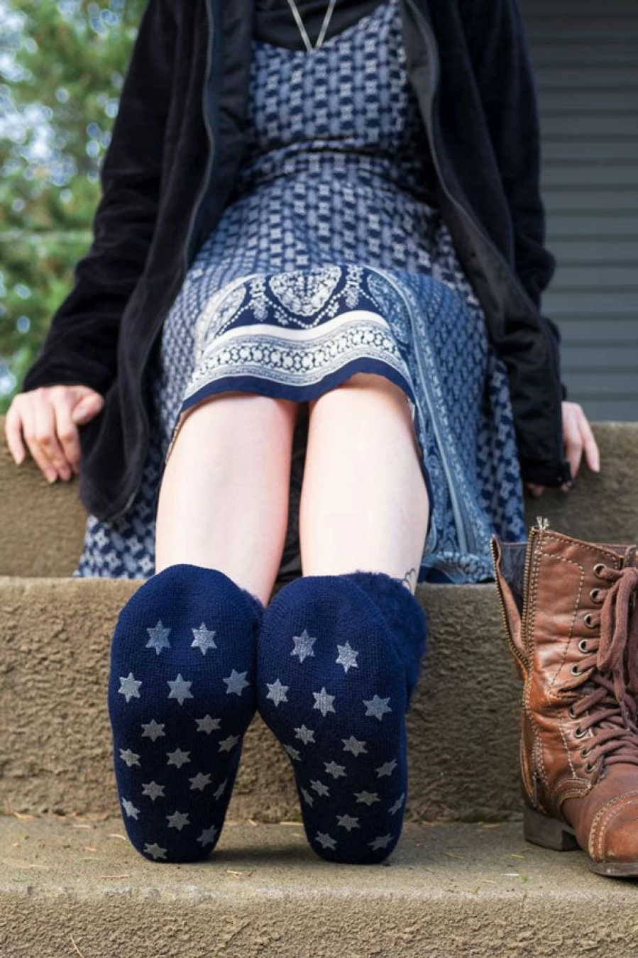 Outer Gear New Zealand Wool Star Tread Non-Slip Bed Socks for Warmth & Comfort
