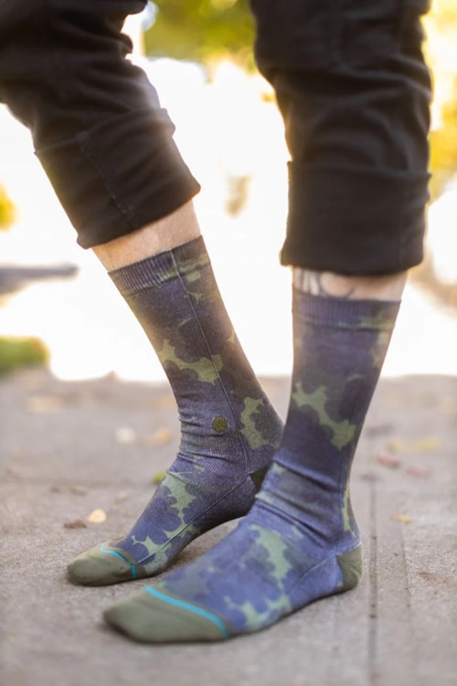 Stance Hydrangea Crew Socks - Colorful Floral Design Comfortable Unisex Footwear