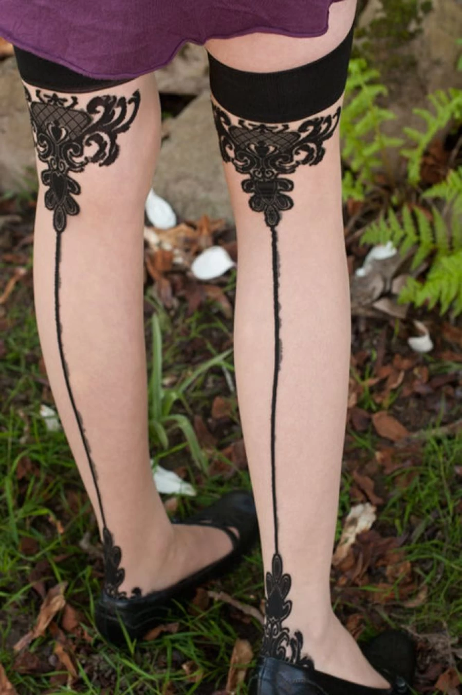"Leg Avenue Sheer Baroque Cuban Heel Backseam Stockings - Elegant Fishnet Tights for Women"