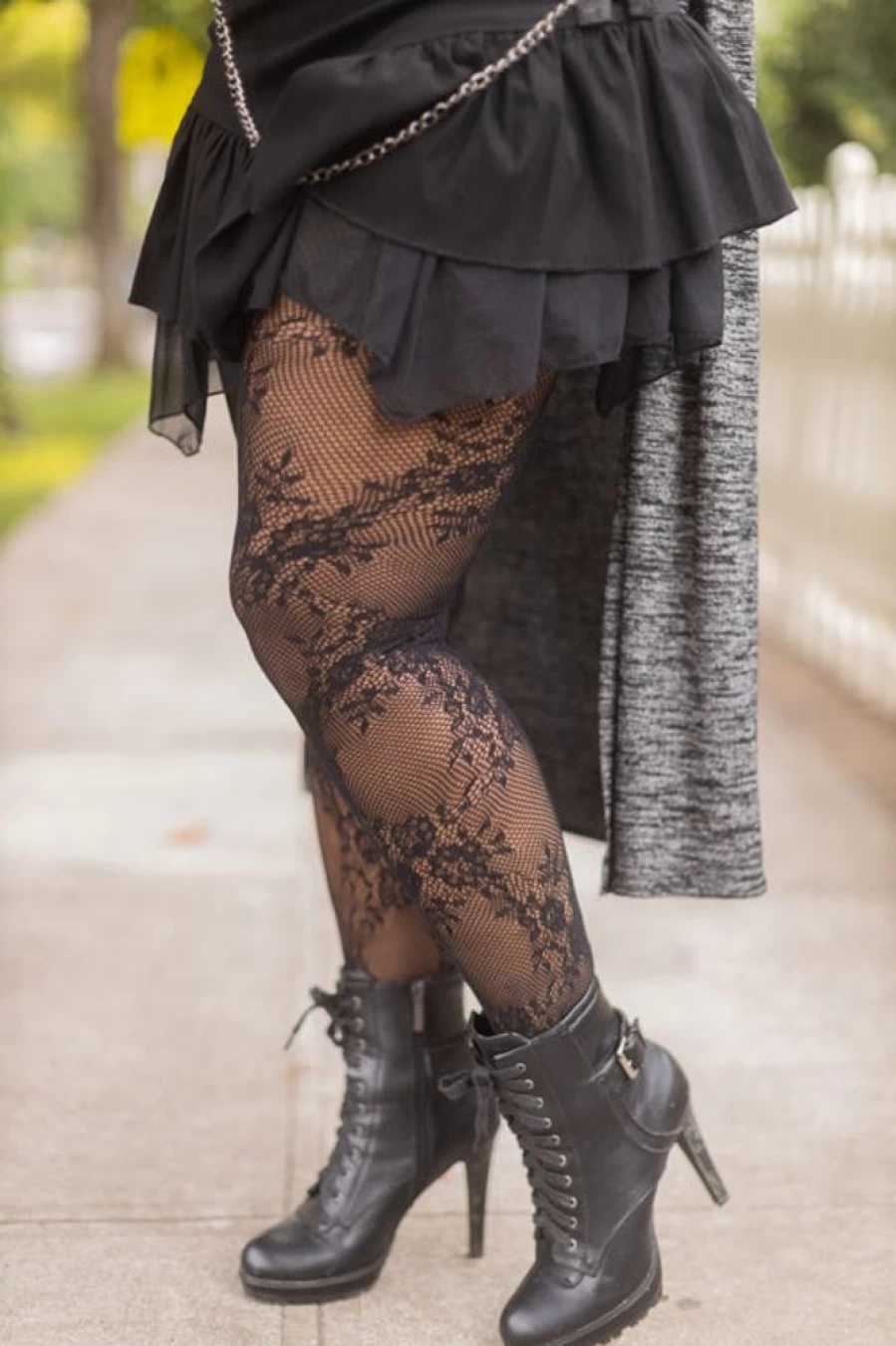 "Killer Legs Plus Size Floral Lace Tights – Elegant Net Design for Women"