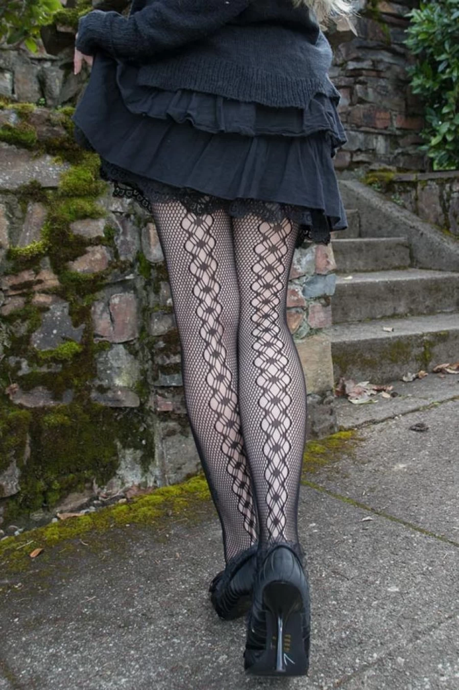 Leg Avenue Diamond Twist Backseam Stay-Up Stockings with Micro Net Design