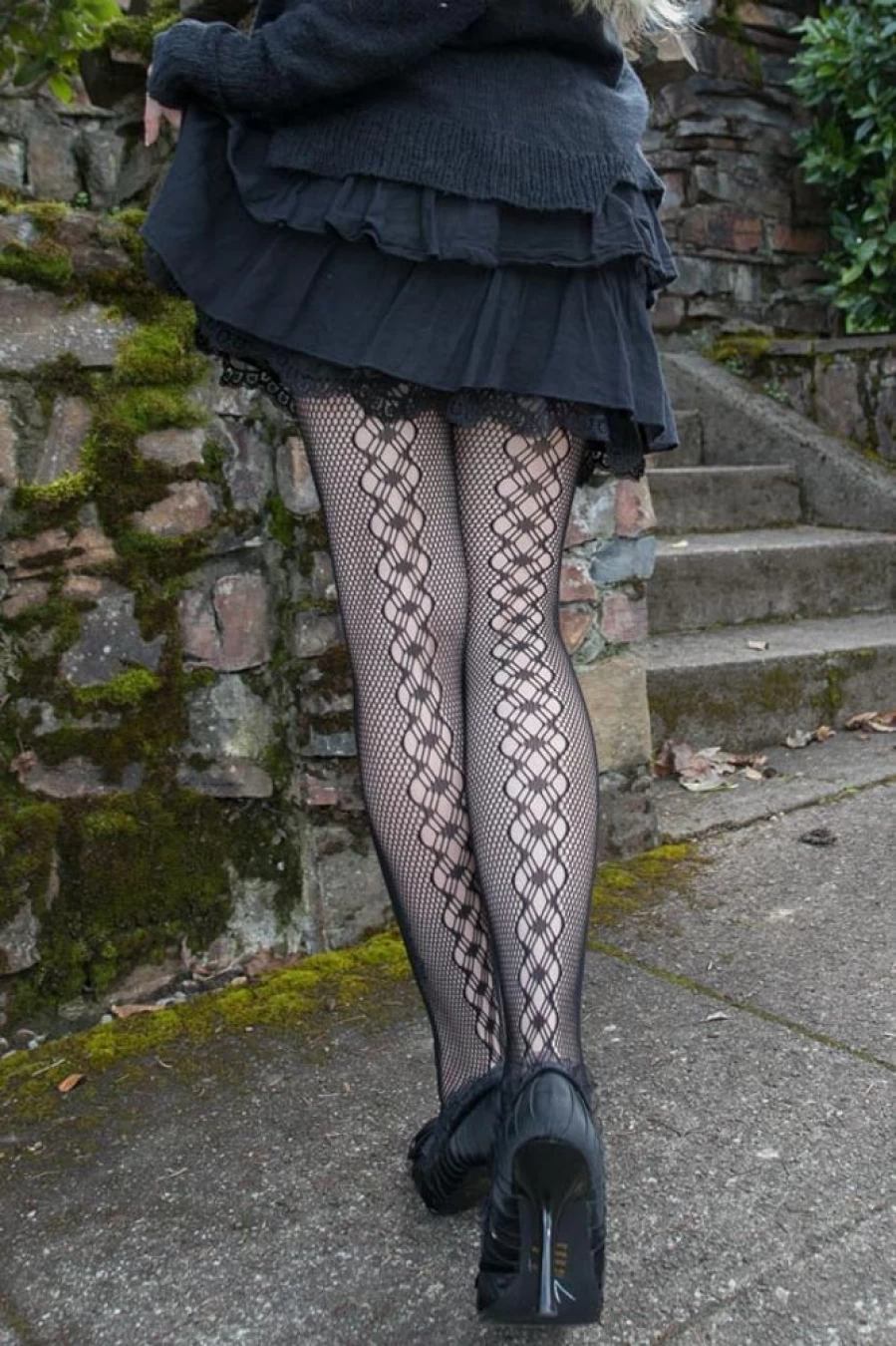Leg Avenue Diamond Twist Backseam Stay-Up Stockings with Micro Net Design