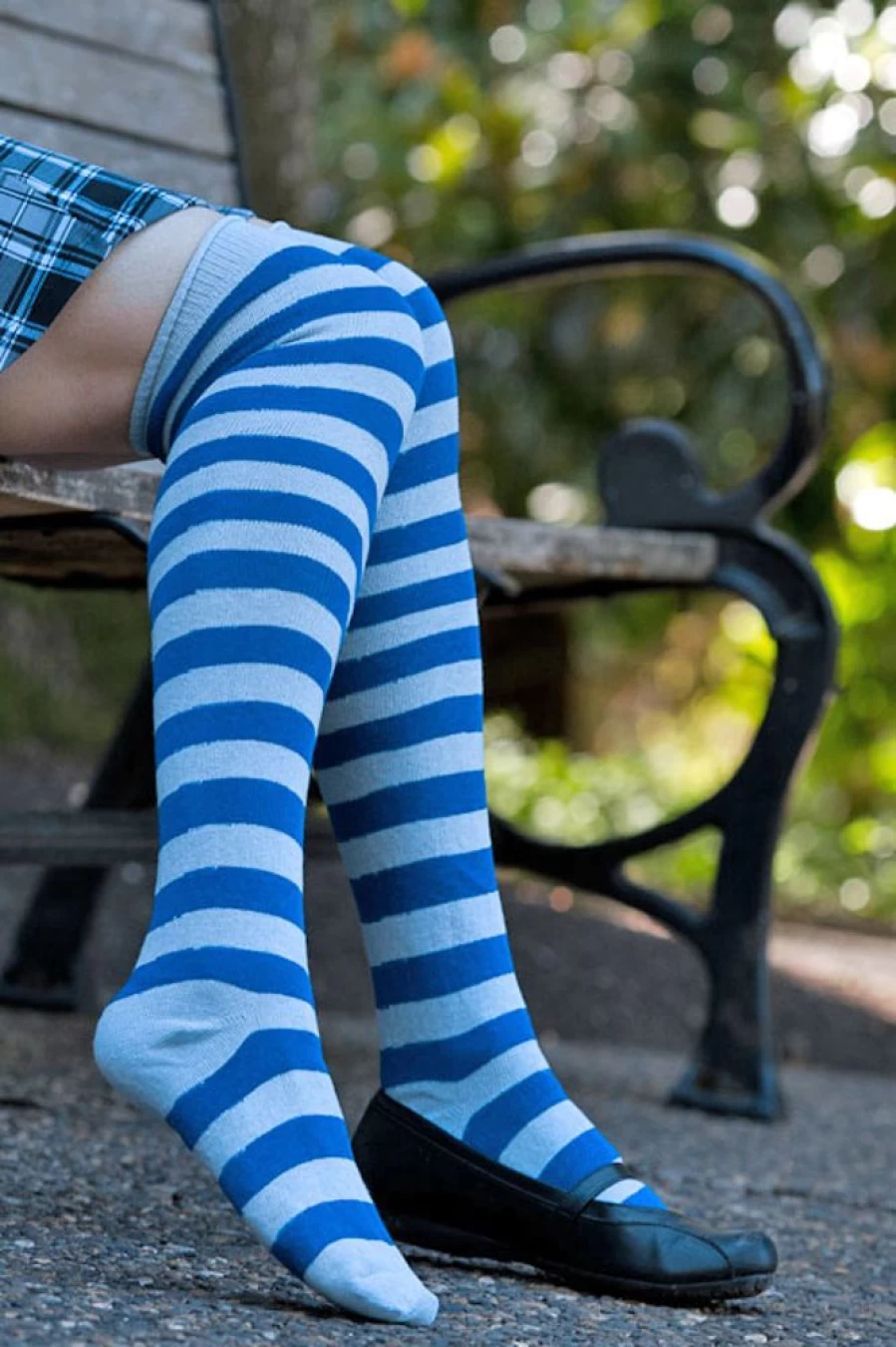 "Dream Stockings Striped Knee-High Socks - Fashionable & Comfortable Striped Knees Design"