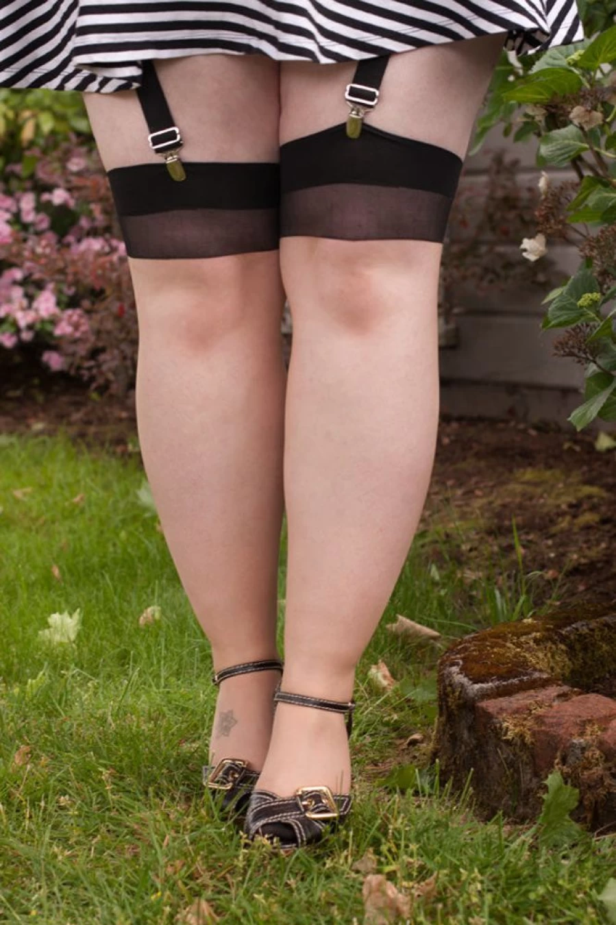 Leg Avenue Plus Size Cuban Heel Stockings with Contrast Cuff Detail