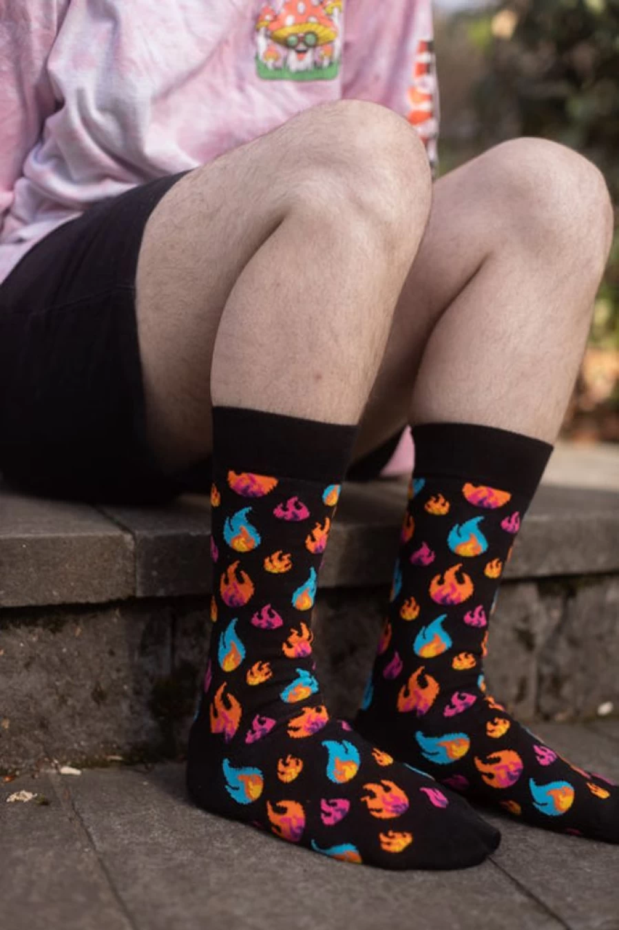 Happy Socks Flames Crew Socks - Bold Pattern Comfortable Footwear for Men & Women
