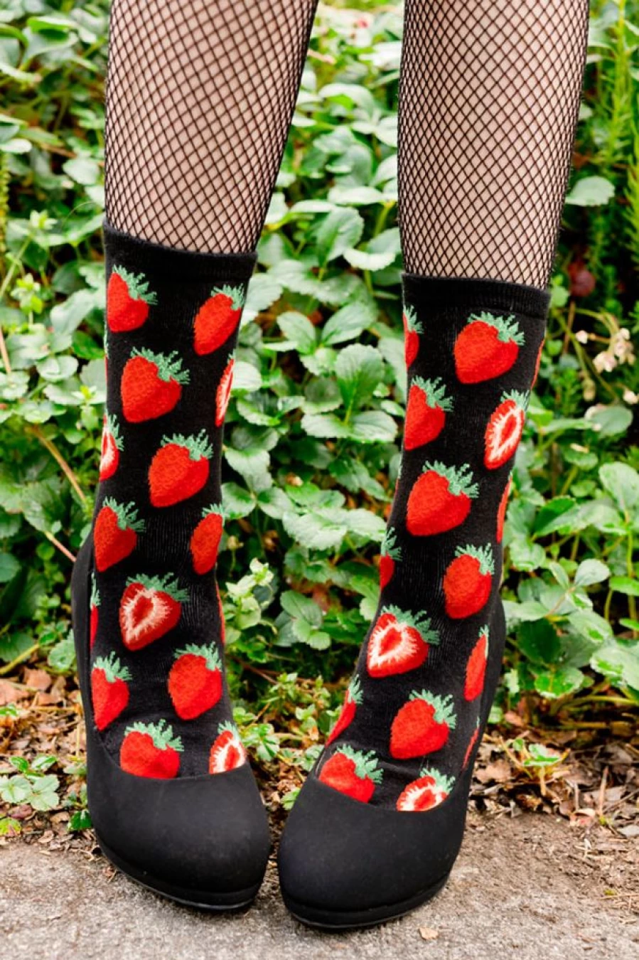 Mod Sock Sweet Strawberries Crew Socks - Fun Fruit Pattern Comfortable Casual Wear