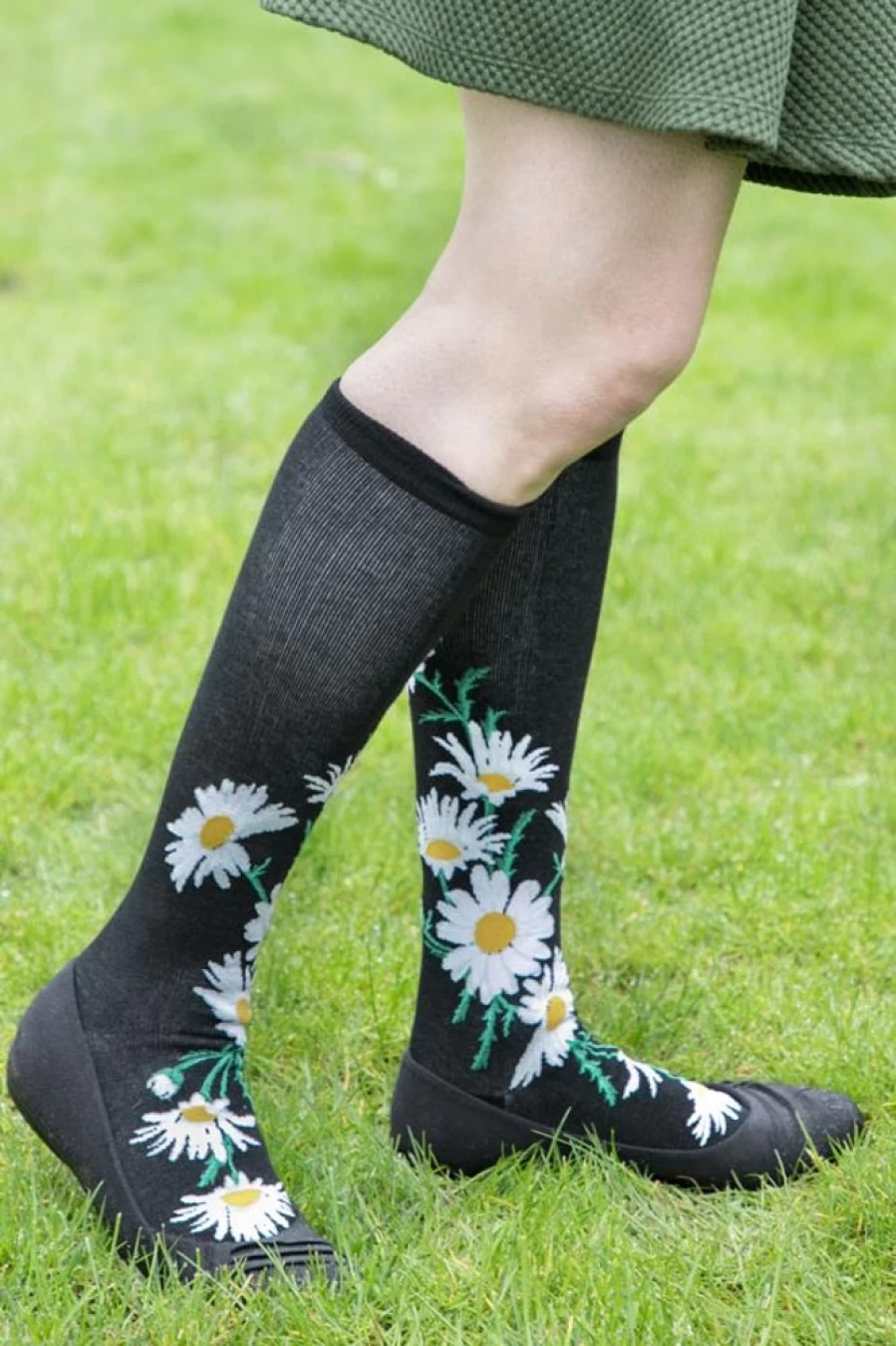 Mod Sock Women's Crazy For Daisies Knee High Socks - Floral Print Fashion Socks